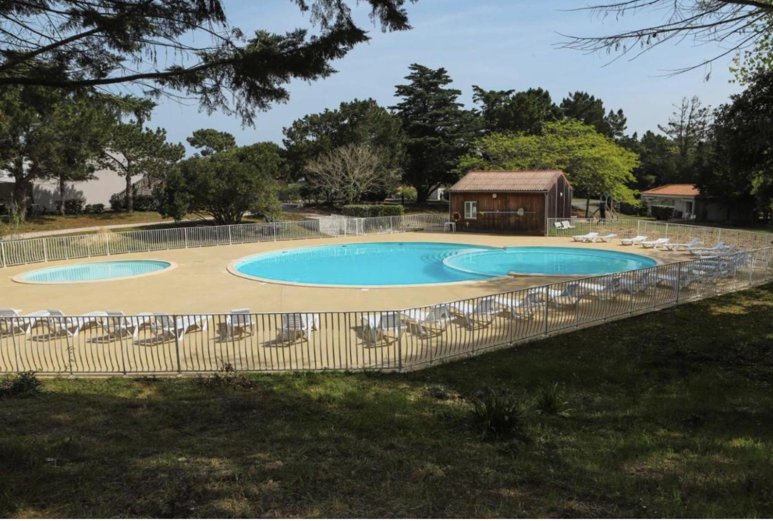 Maisonnette La Coti H5 Avec Piscine Interieure Chauffee, A 400 M De La Plage Et Menage De Fin Sejour Compris Saint-Georges-d'Oleron Exterior foto